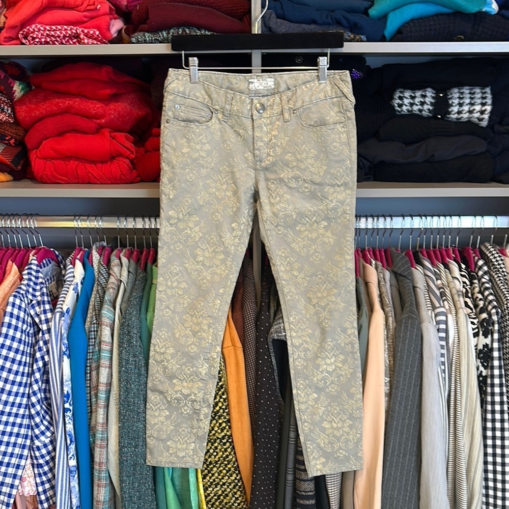Free People sage/gold print 4 pocket cropped pants size 26